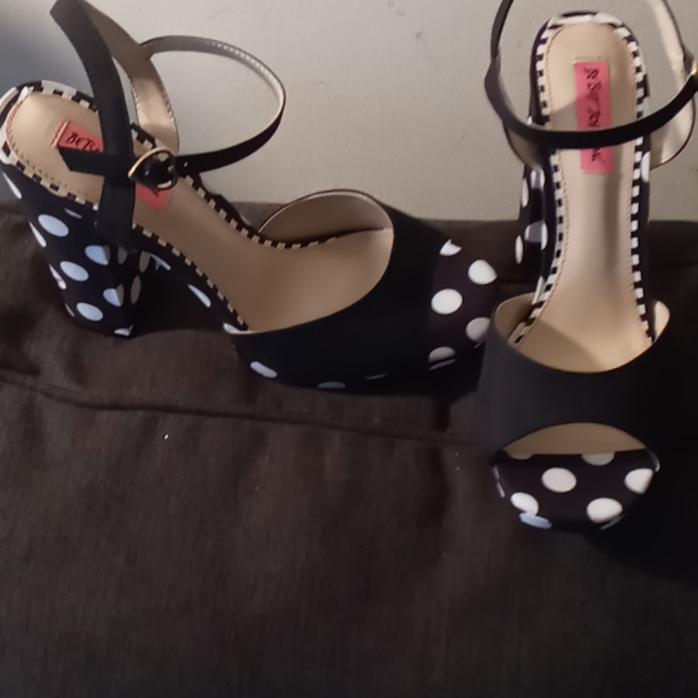 Shoe - Picture 2 of 3